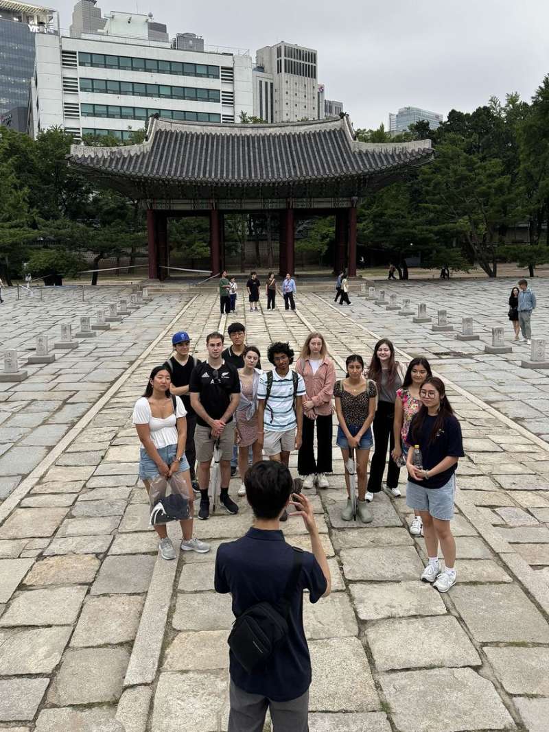 Group photo by shrine in Seoul