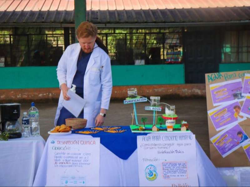health-promotion-stand-nurse-community-fair