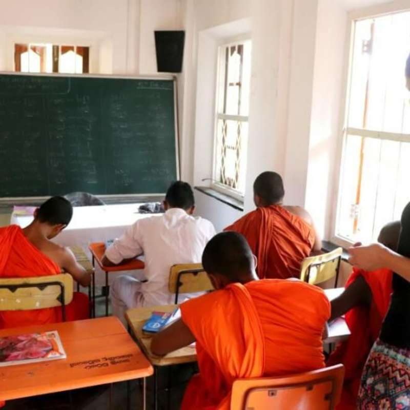 GoEco Sri Lanka - Teaching English to Buddhist Monks