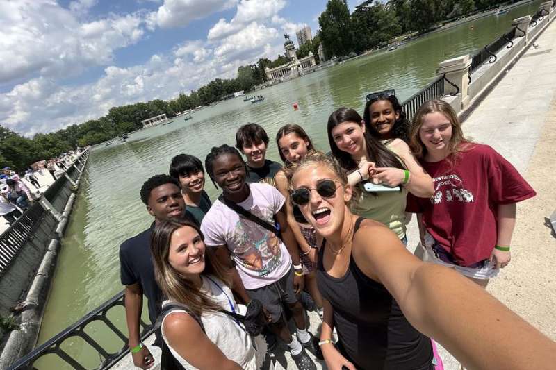 High schoolers enjoying their time studying abroad in Madrid