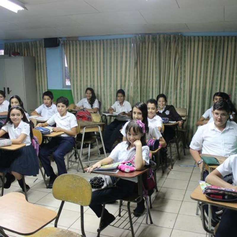 Teaching and Assisting in Schools in Costa Rica with Love Volunteers!
