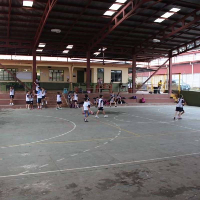Teaching and Assisting in Schools in Costa Rica with Love Volunteers!