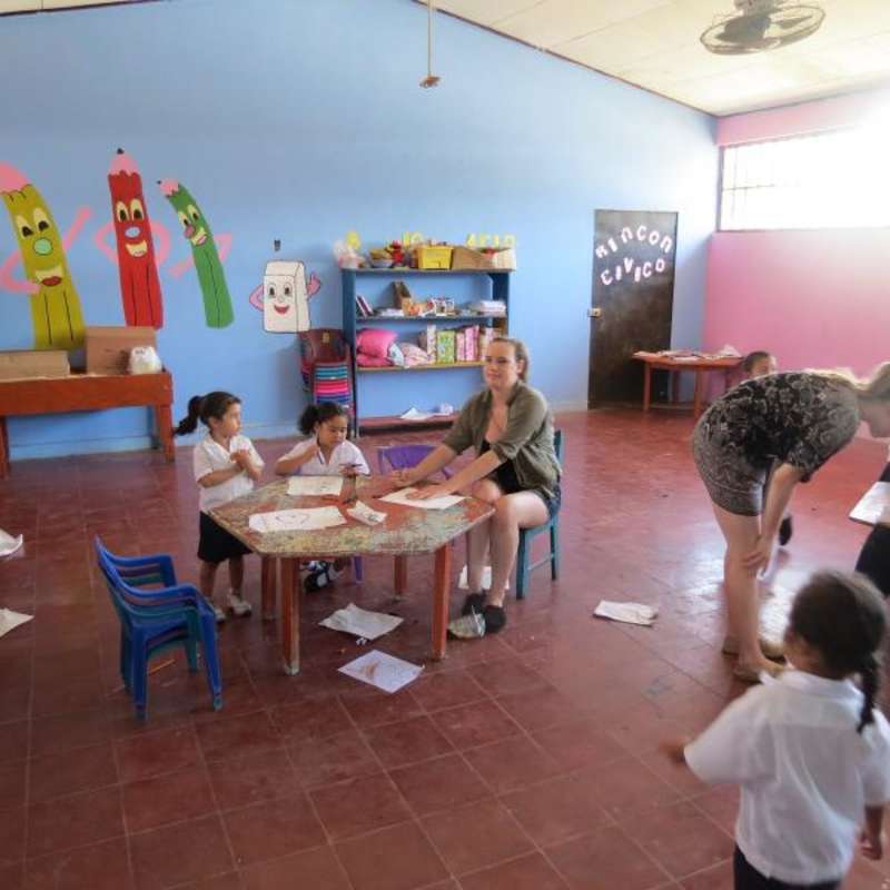 Teaching Programs in Honduras with Love Volunteers!