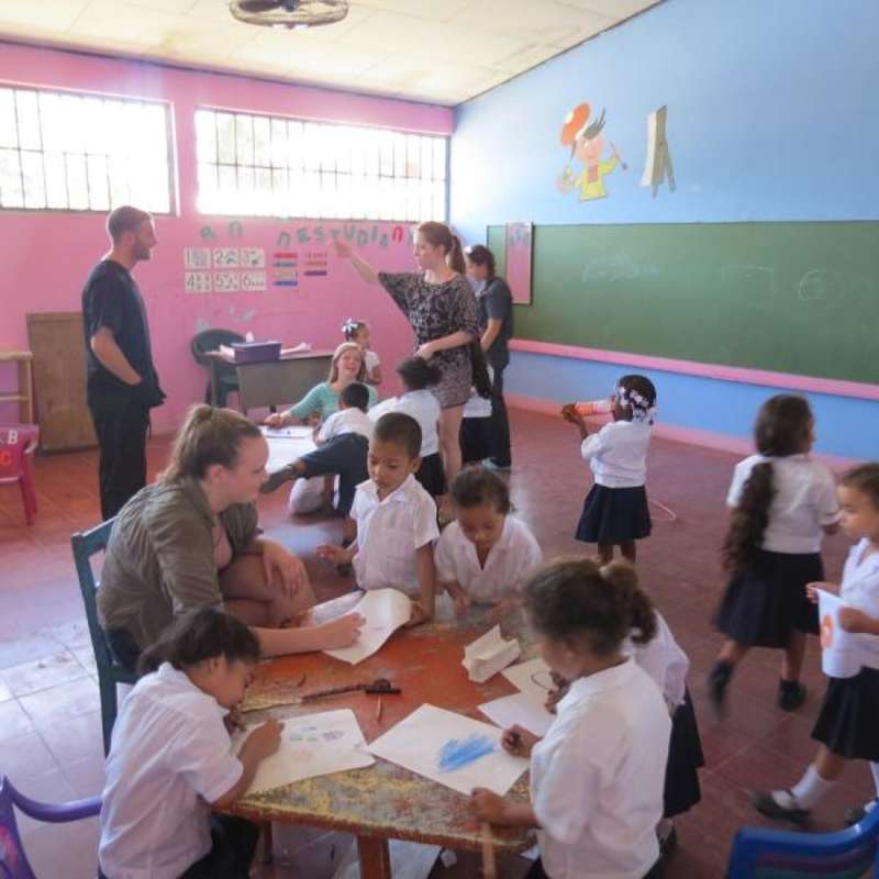 Teaching Programs in Honduras with Love Volunteers!