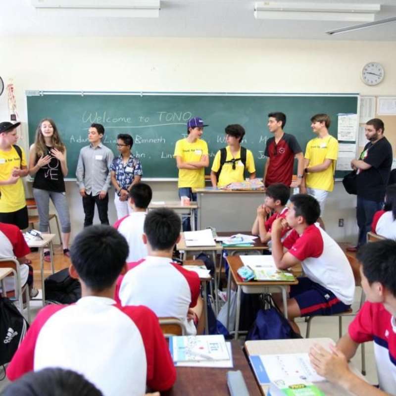 volunteer at a high school cultural exchange in japan