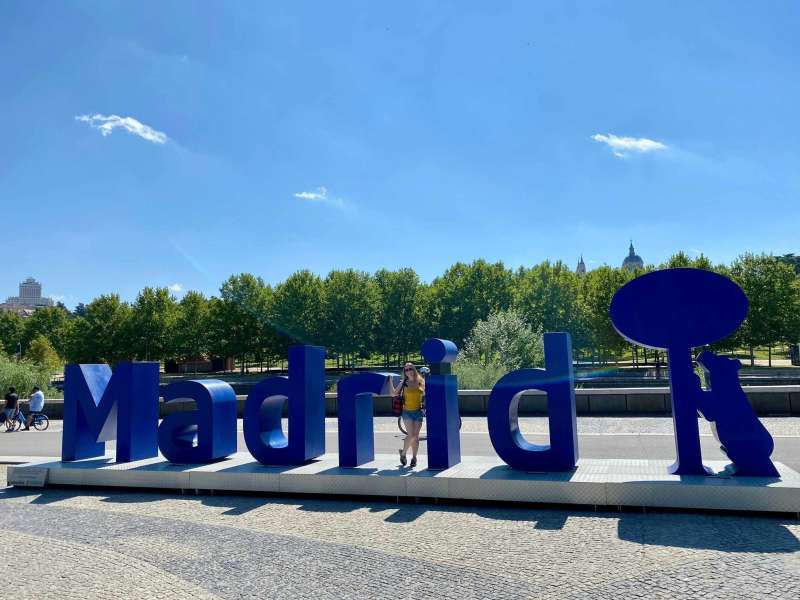 International internship program in Madrid – interns collaborating in training session