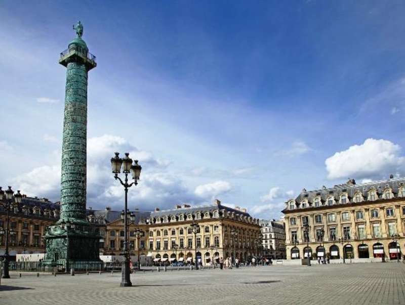 Intern in Paris