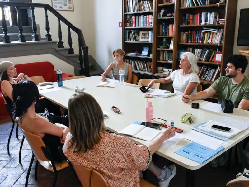 Italian language practical activities: simulations and role-playing