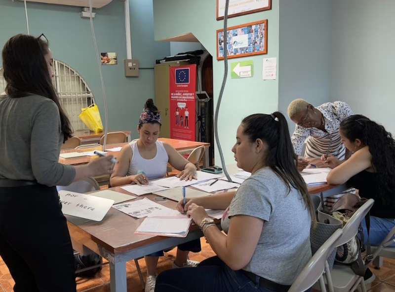 IVHQ Female Volunteers Supporting and Teaching Women in Costa Rica