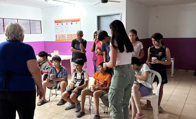 IVHQ Volunteer assisting in feeding the local community in Argentina 