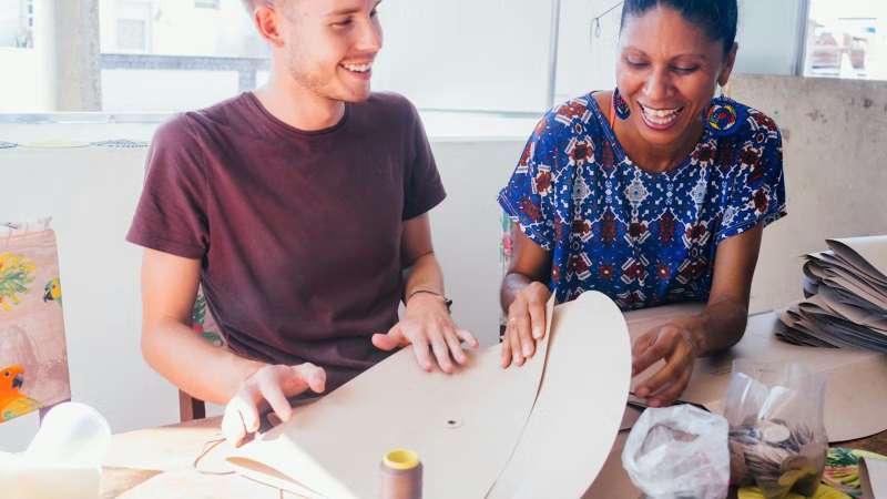 IVHQ Volunteer learning how to make local crafts in Brazil