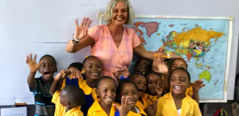 IVHQ Volunteer Teaching English to  Jamaican Children