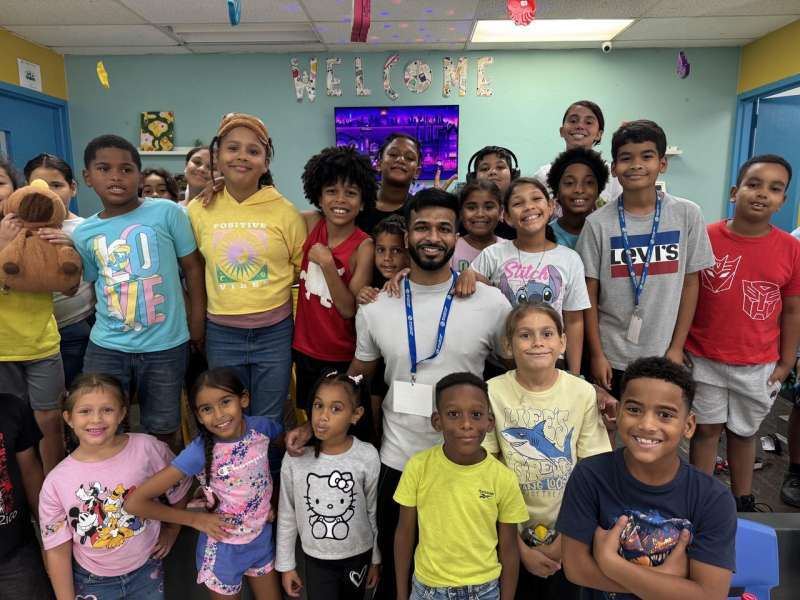 IVHQ Volunteer with a Youth Support Class