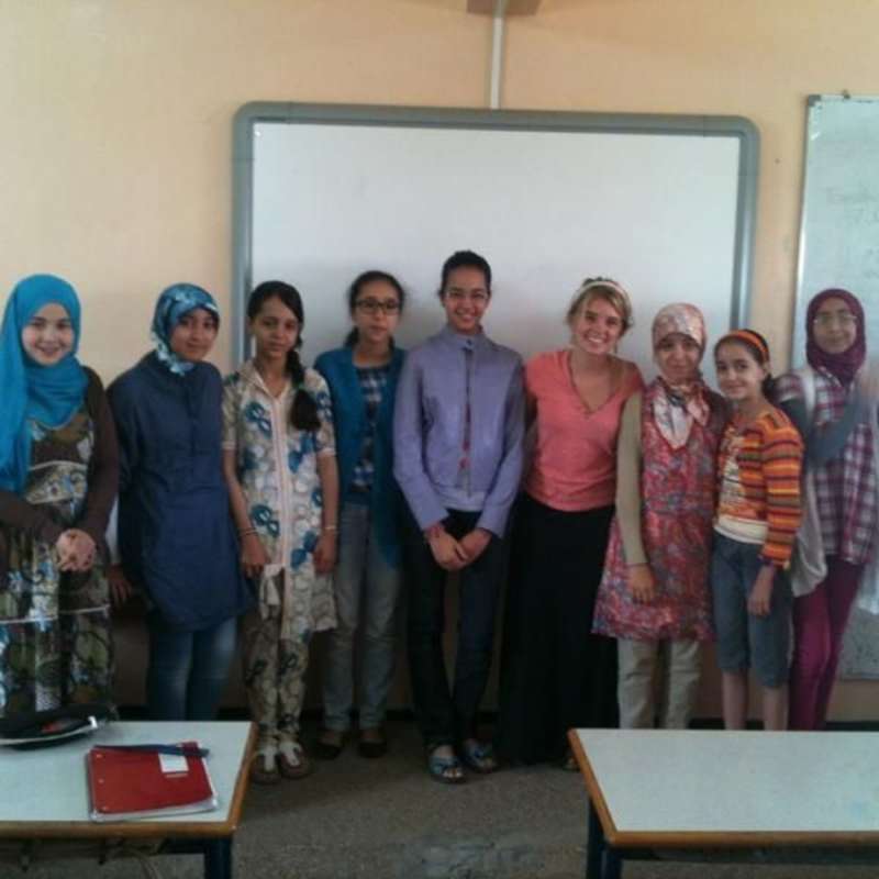 A class in Morocco pose with a volunteer teacher