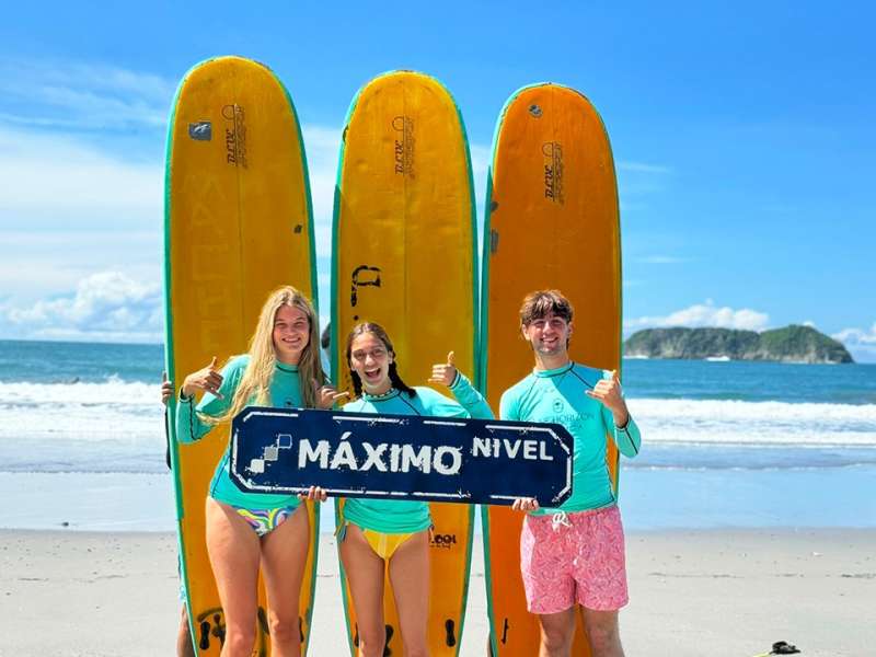 Learn to surf in Costa Rica with Maximo Nivel
