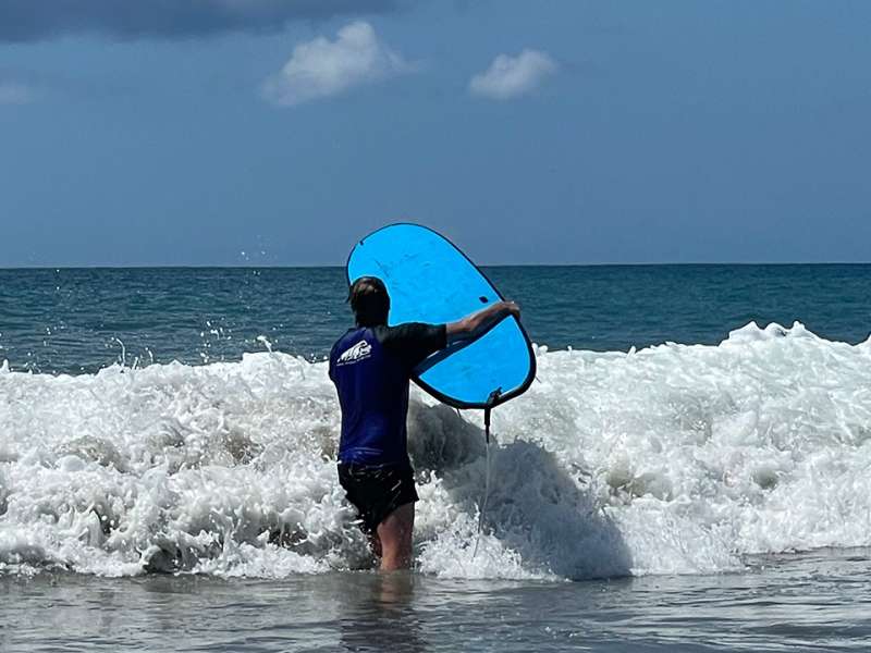 Learn to surf in Costa Rica with Maximo Nivel