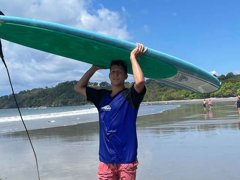Learn to surf in Costa Rica with Maximo Nivel
