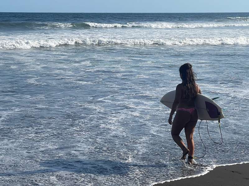 Learn to surf in Guatemala with Maximo Nivel