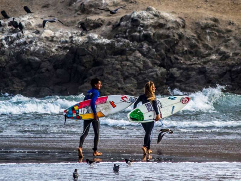 Learn to surf in Peru with Maximo Nivel