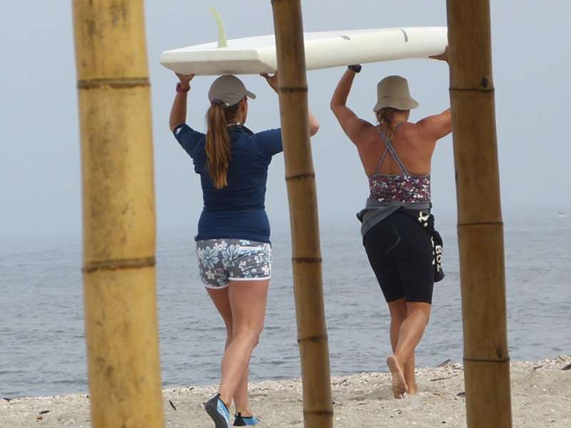 Learn to surf in Peru with Maximo Nivel
