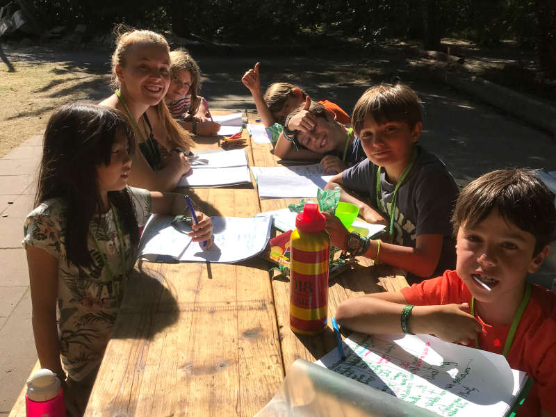 Learning English in the outdoors