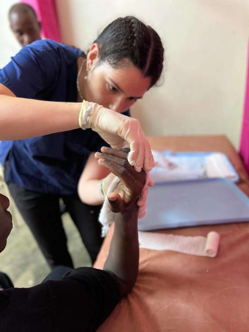 medi trip hospital assistants volunteering