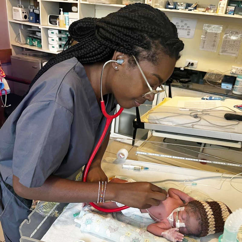 medi trip idwifery and maternity volunteering