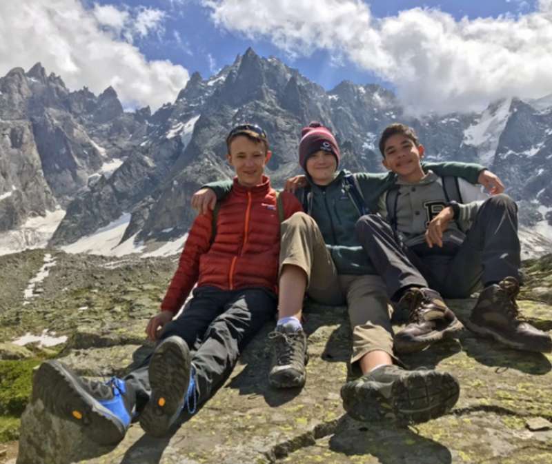 middle-school-students-sitting-french-alps