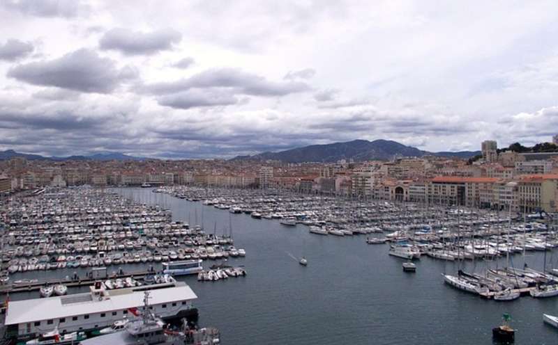 Old Port of Marseille France with boats and waterfront cafés, popular for TEFL teachers seeking a Mediterranean lifestyle