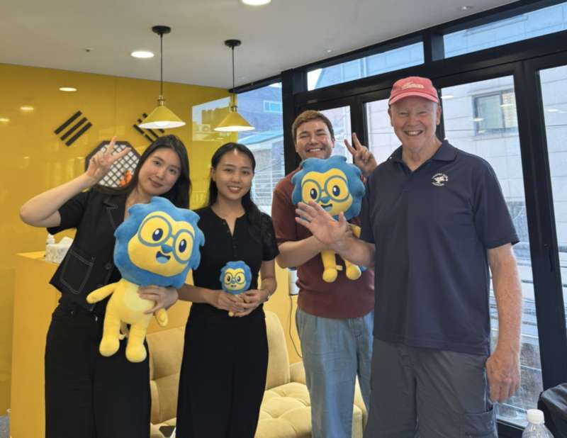 Our team and students together at LTL Seoul