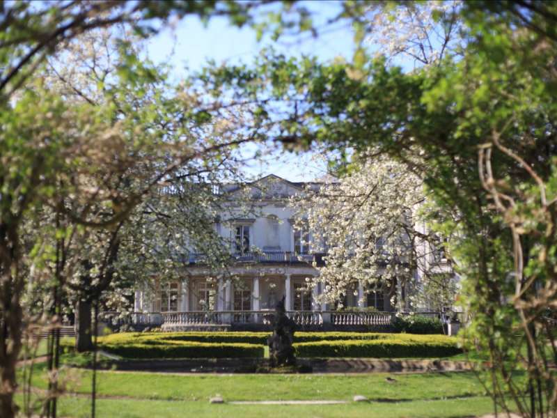 Picture of Grove House. 