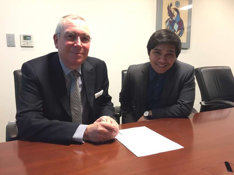 intern in Japan office with his boss
