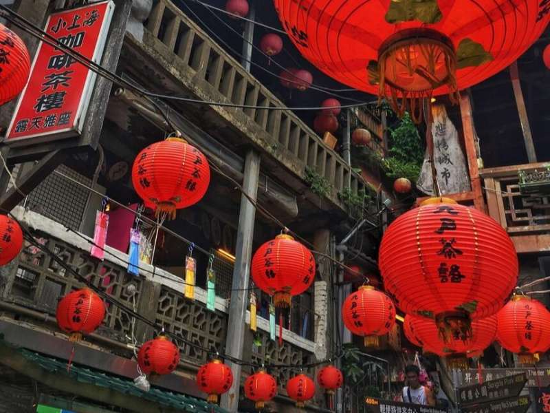 Read lanterns on street in Shanghai