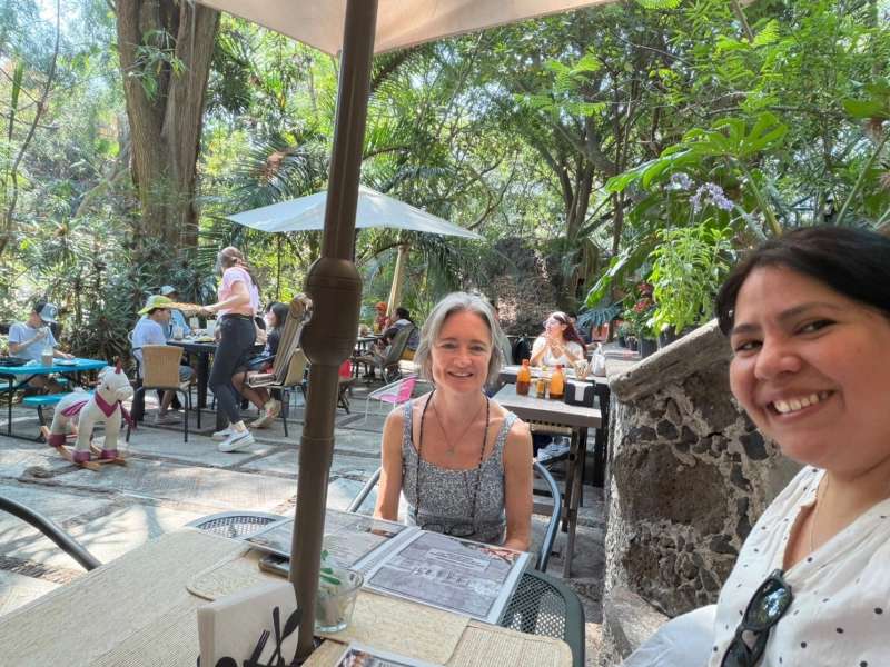 Retirement student in Cuernavaca park with Fabi