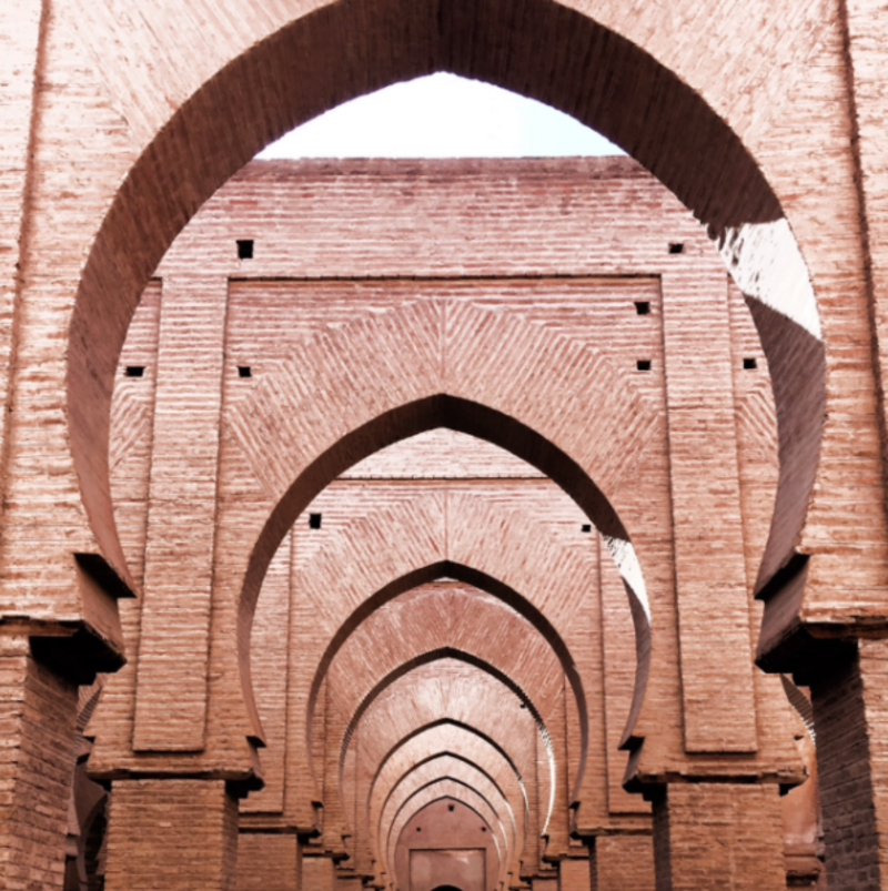 Study Moroccan colloquial Arabic through regular lessons which focus on developing key communication abilities.