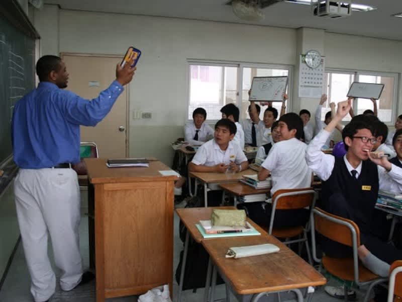 See the world as a professional English teacher.