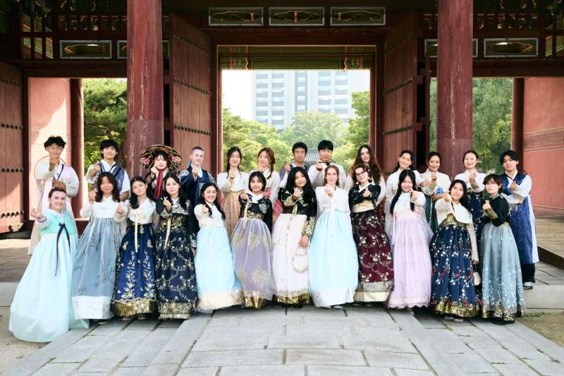 SeoulQuest Palace Group Photo
