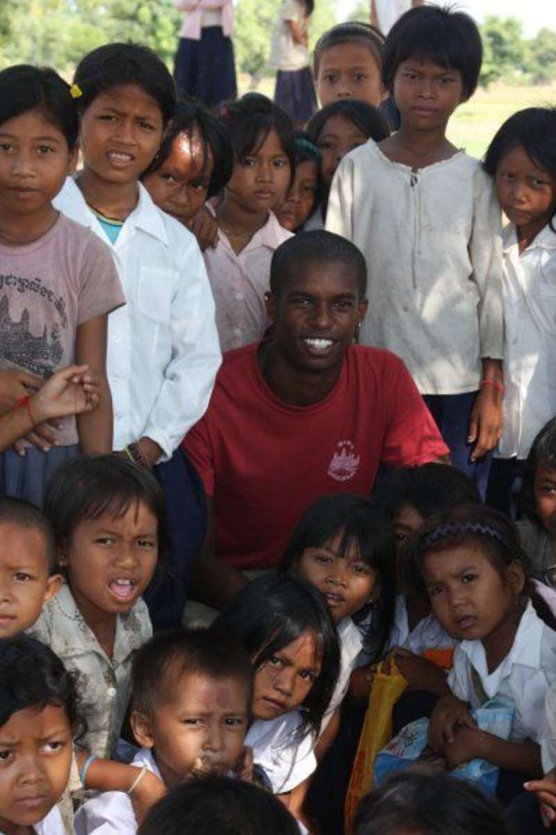 Volunteer group photo with kids