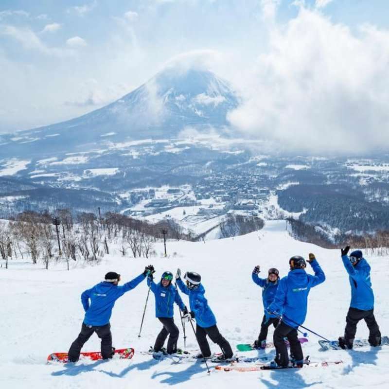 Ski instructor course Japan EA Ski & Snowboard 