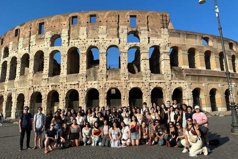 Student group visiting the Colosseum 