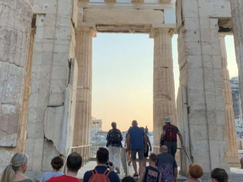 Student group walking through Acropolis