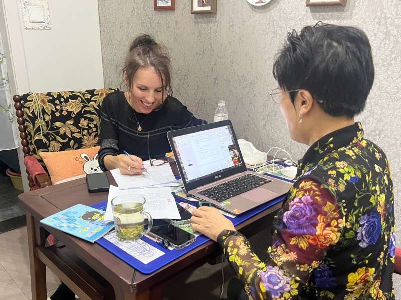 Student having a Chinese lesson in Chengdu