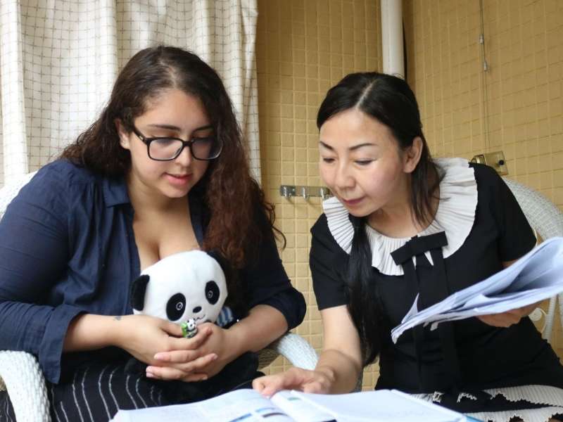Student studying Chinese with her teacher in Chengdu