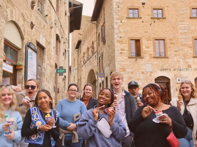 students eating gelato