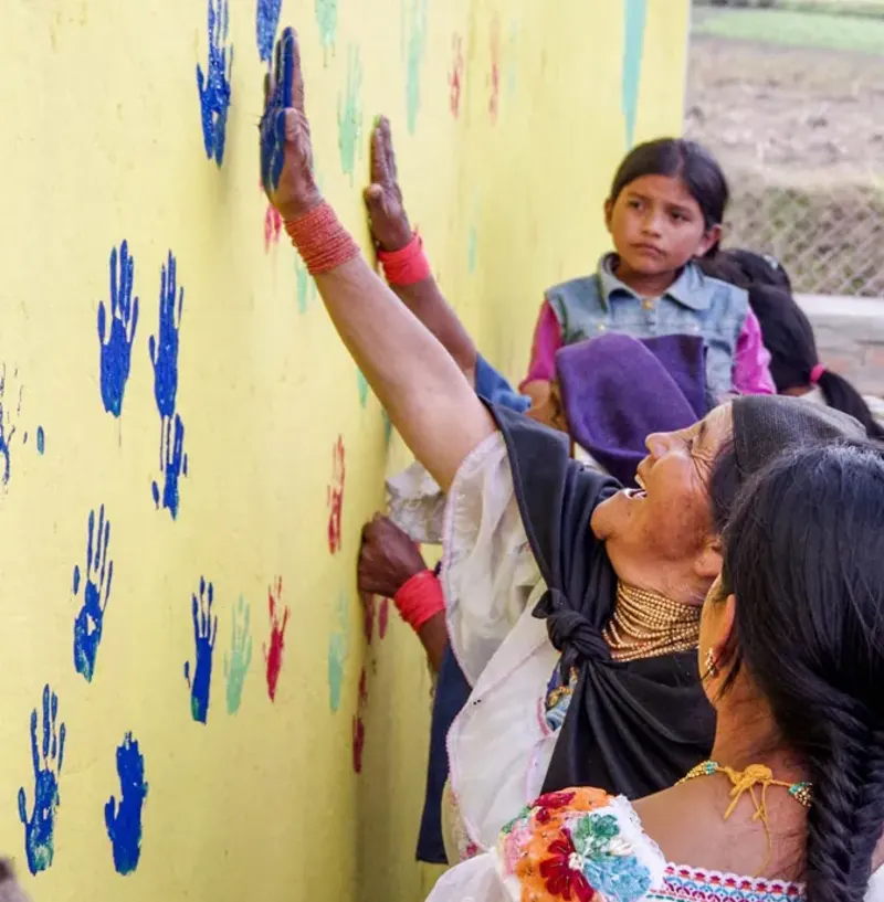Students hand paint with locals 