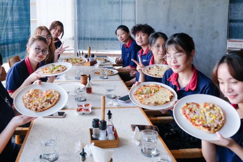 Students holding pizza
