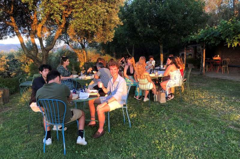 Students in Florence eating lunch together outside