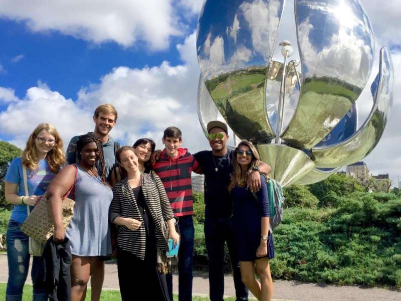 Students in front of the Floralis Generica landmark