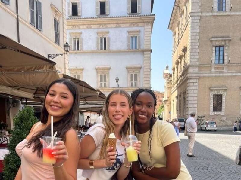 Students in Rome with gelato