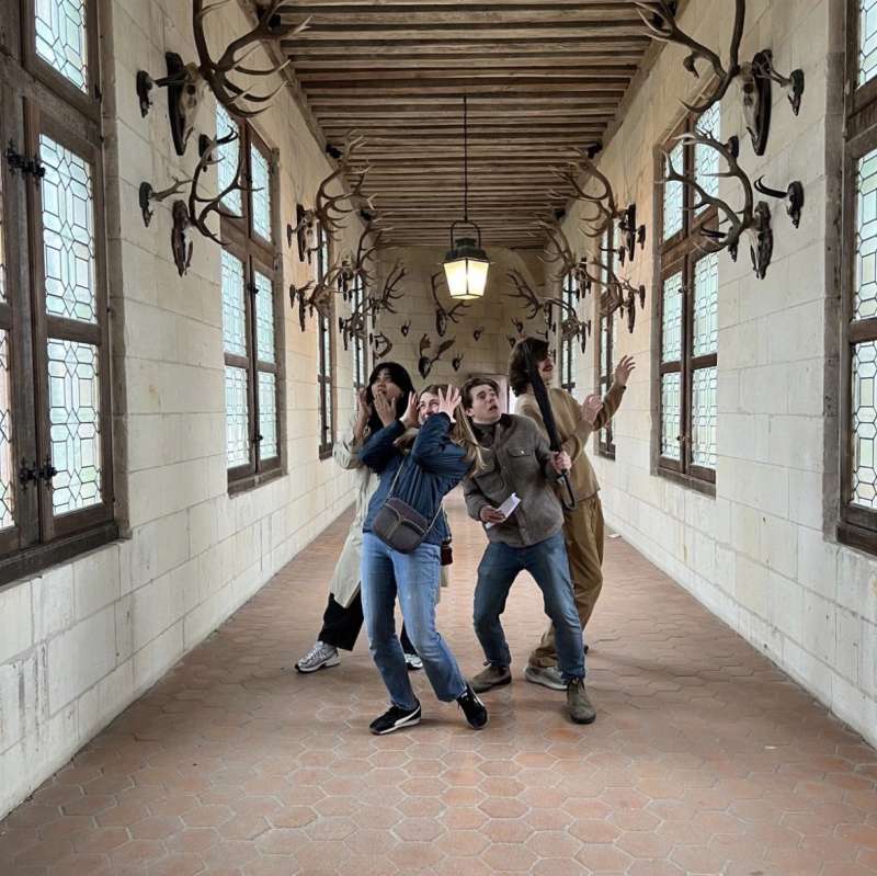 Students visit the châteaux of the Loire Valley.